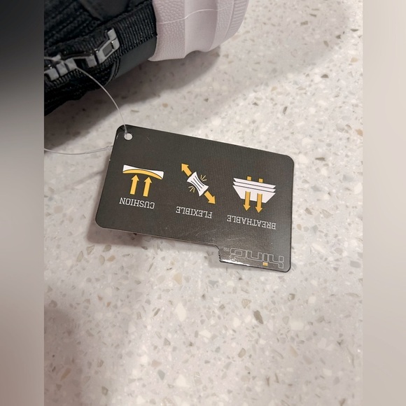 HI100 Men’s HIND tennis shoes breathable uppers thick cushion soles for comfort - Picture 4 of 5